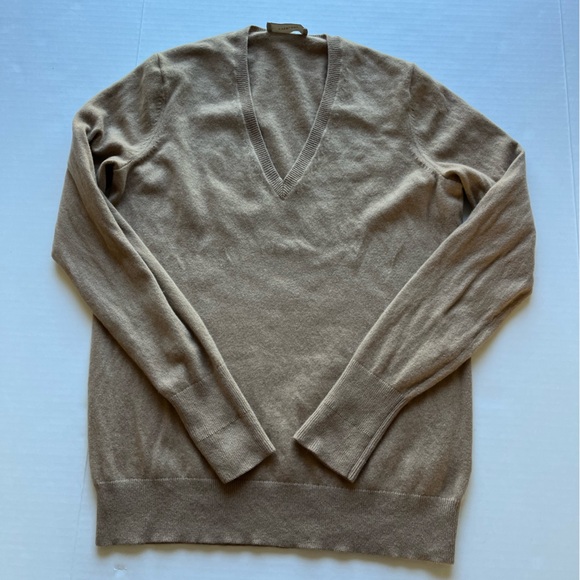 Everlane The Cashmere V-Neck in Camel Sweater M - Picture 4 of 14